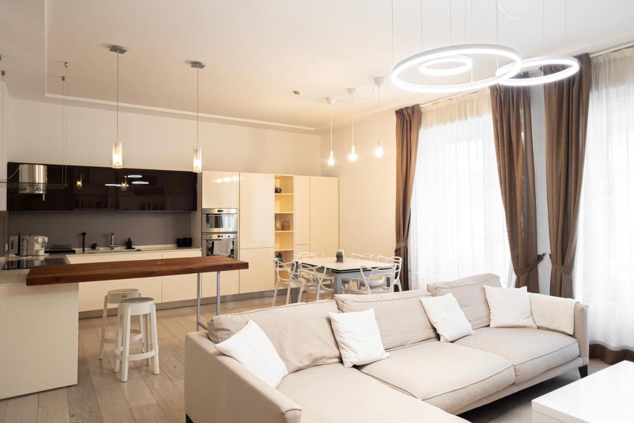 Elegante E Spazioso Quadrilocale In Porta Venezia Milan Luaran gambar