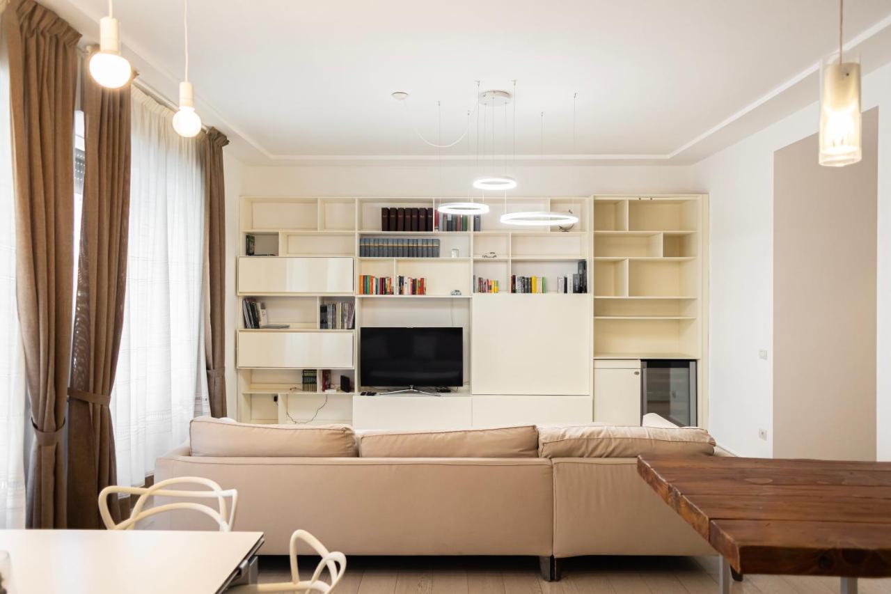 Elegante E Spazioso Quadrilocale In Porta Venezia Milan Luaran gambar