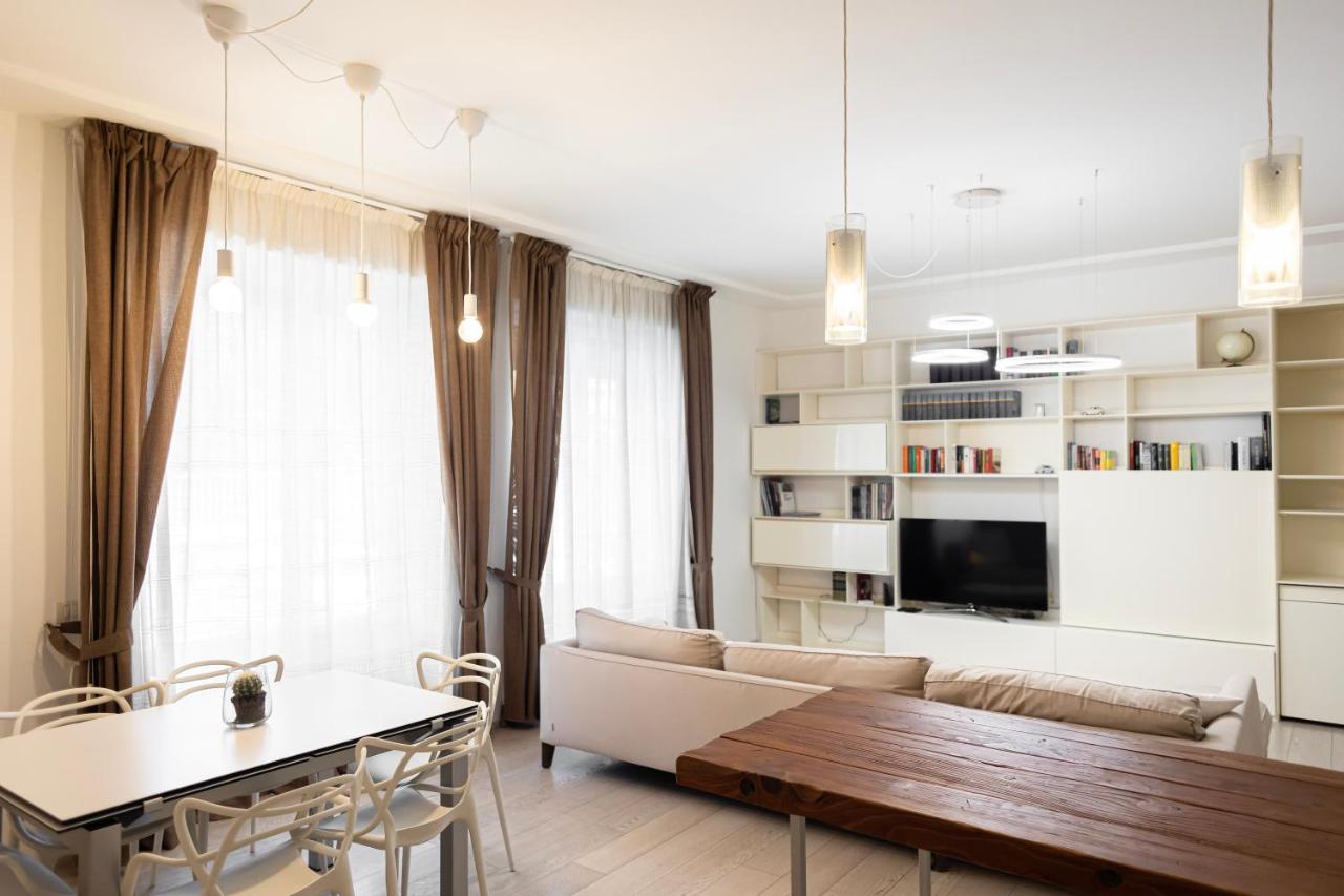 Elegante E Spazioso Quadrilocale In Porta Venezia Milan Luaran gambar