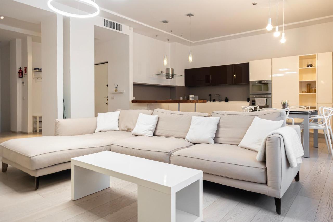 Elegante E Spazioso Quadrilocale In Porta Venezia Milan Luaran gambar