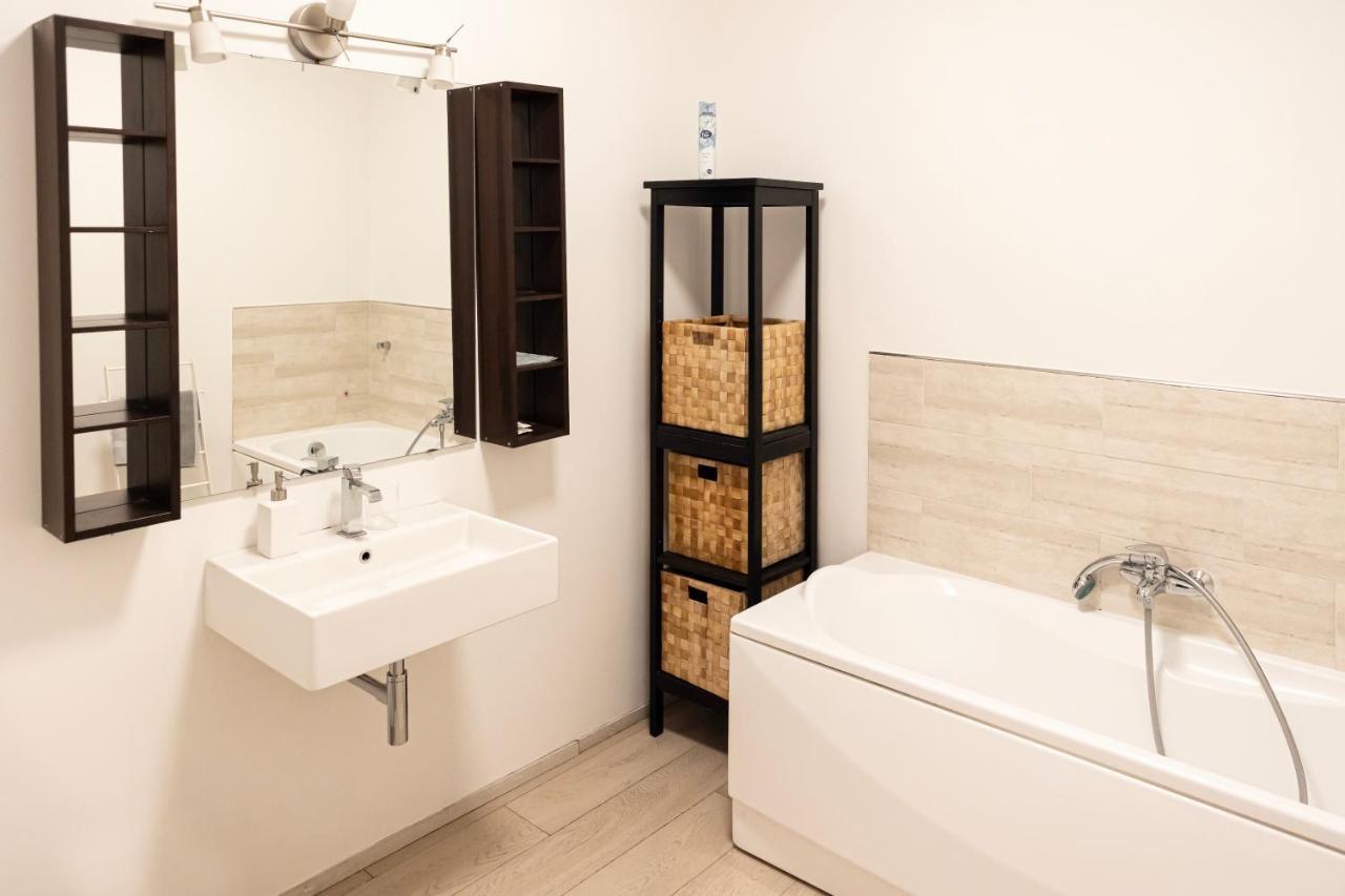 Elegante E Spazioso Quadrilocale In Porta Venezia Milan Luaran gambar