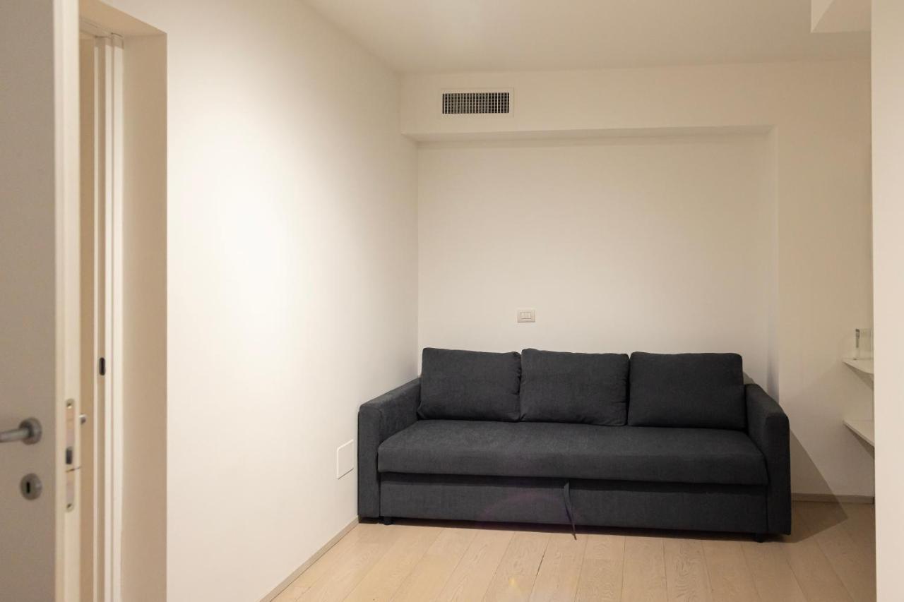 Elegante E Spazioso Quadrilocale In Porta Venezia Milan Luaran gambar