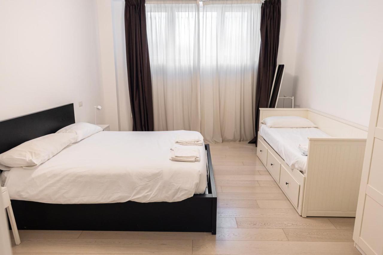 Elegante E Spazioso Quadrilocale In Porta Venezia Milan Luaran gambar