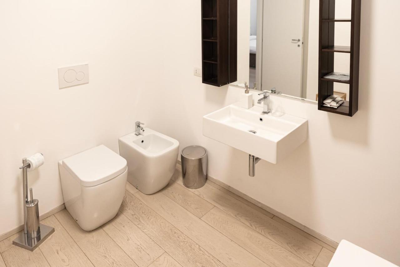 Elegante E Spazioso Quadrilocale In Porta Venezia Milan Luaran gambar
