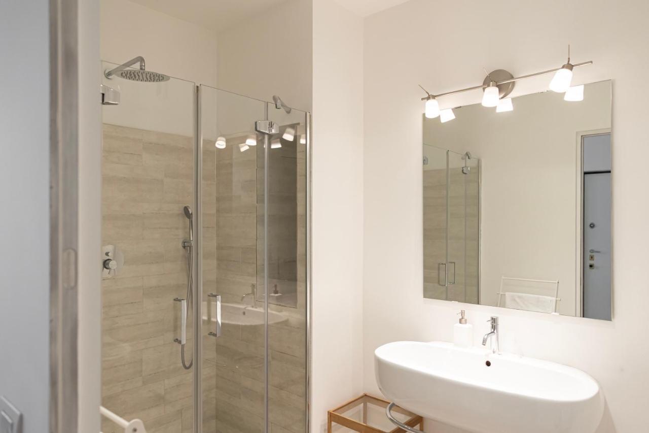 Elegante E Spazioso Quadrilocale In Porta Venezia Milan Luaran gambar