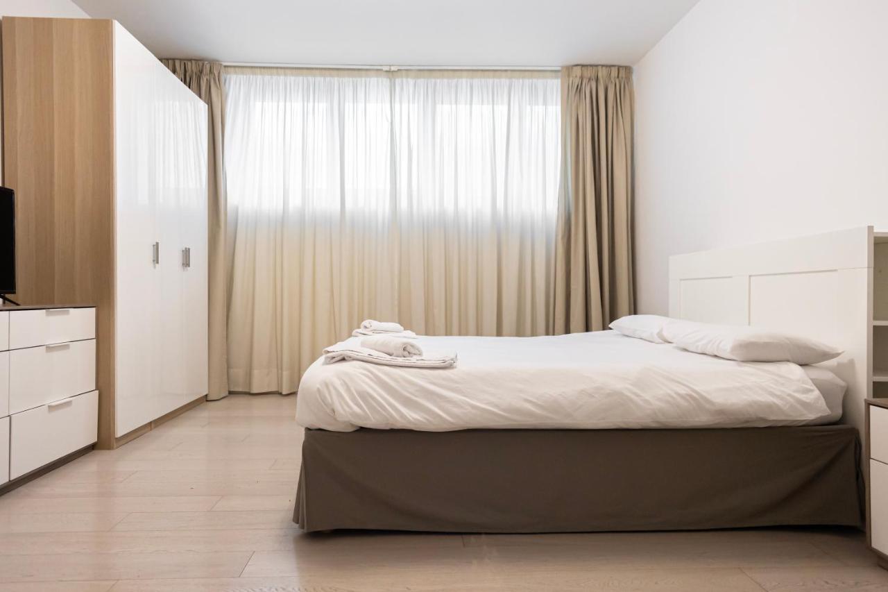 Elegante E Spazioso Quadrilocale In Porta Venezia Milan Luaran gambar